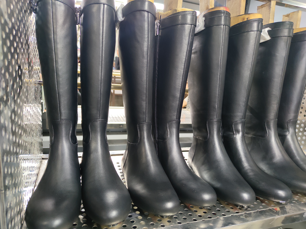 Shoe Heat Setting Machine with Two Cycle Wrinkle Removing System and Large Shoe Space for Processing Various Leather Shoe Types