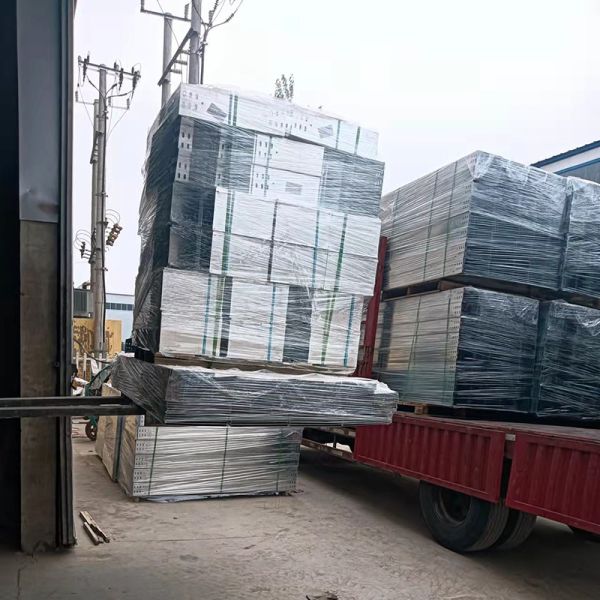High Corrosion Resistance Cable Support Tray Lockable Lid Dustproof For Industrial Grade Construction