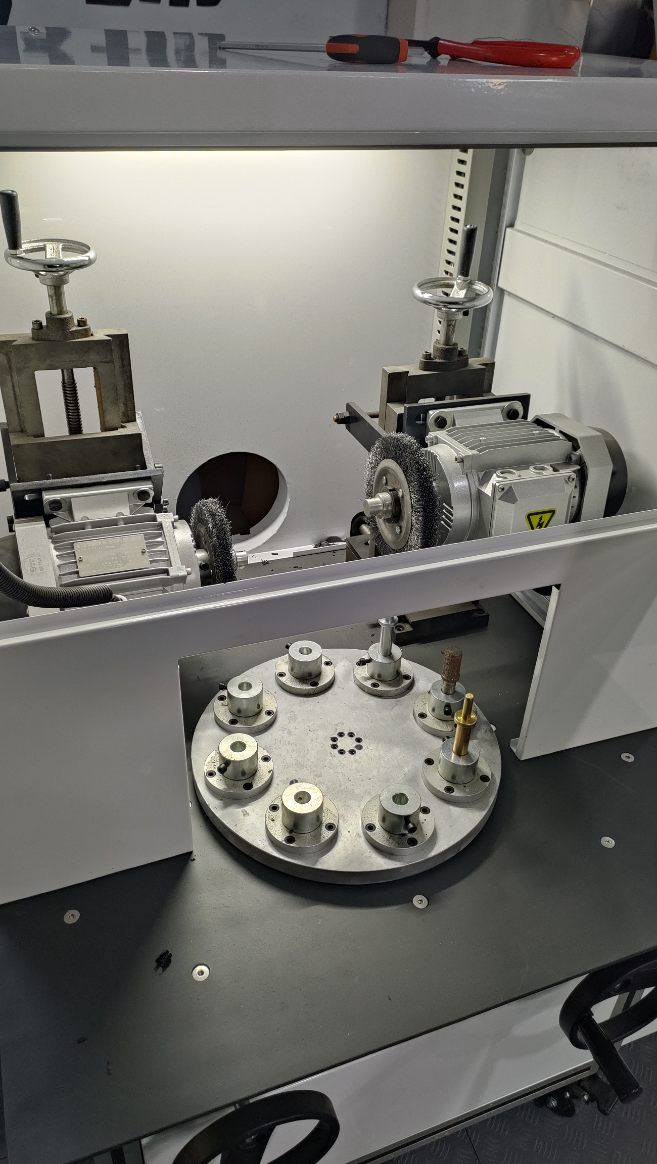 Automatic Rubber Edge Grinding Machine for Rubber Edge Trimming Polishing