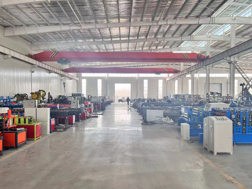 Manufacturing equipment and production line