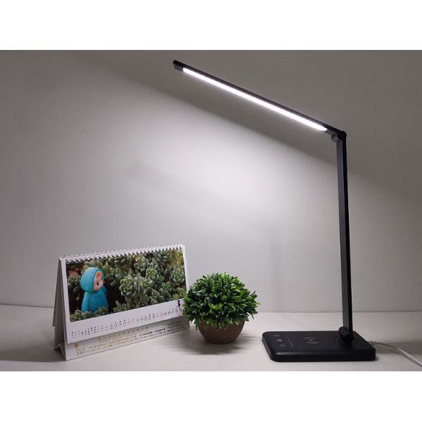 Fully Adjustable Rechargeable Led Table Lamp , Dimmer Night Light Lamp