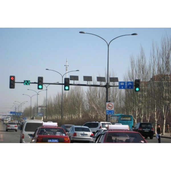 RAL Powder Coating Telescopic Traffic Lighting Post Single Arms For Crossing Road