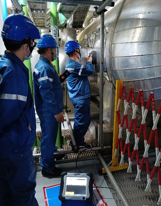 HEF-17 Pulsed Eddy Current NDT Instrument for Pipe Wall Thickness Testing Without Removing Cladding
