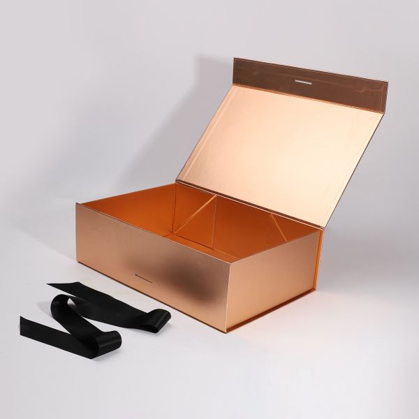 CMYK 4C Hard Gift Boxes Clothing Packaging Matt Lamination