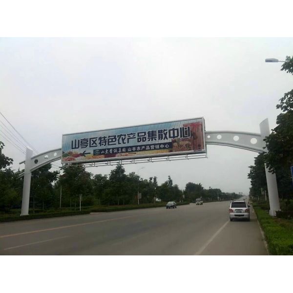 Gantry billboard