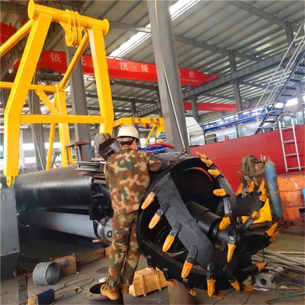 4000m3 Diesel Engine Water Flow Cutter Suction Dredger with Customized Request and 1-2