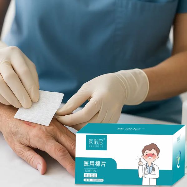 Medical cotton pads, professional care and cleaning – simple and reassuring.