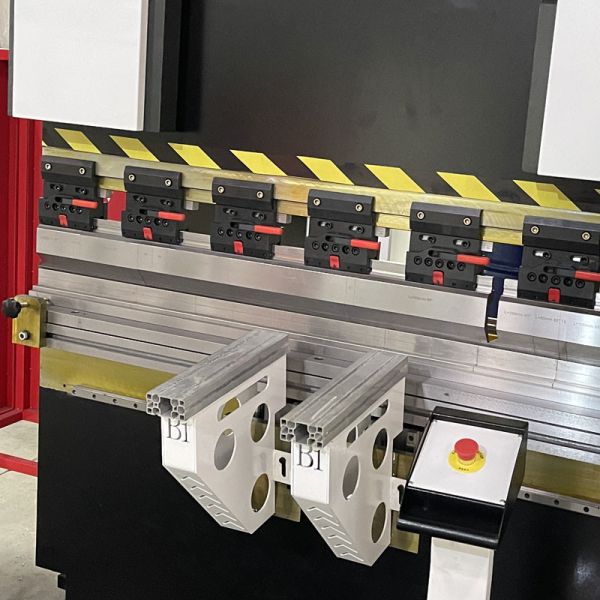 Delem Master Servo Motor CNC Hydraulic Bending Machine 80T1600MM