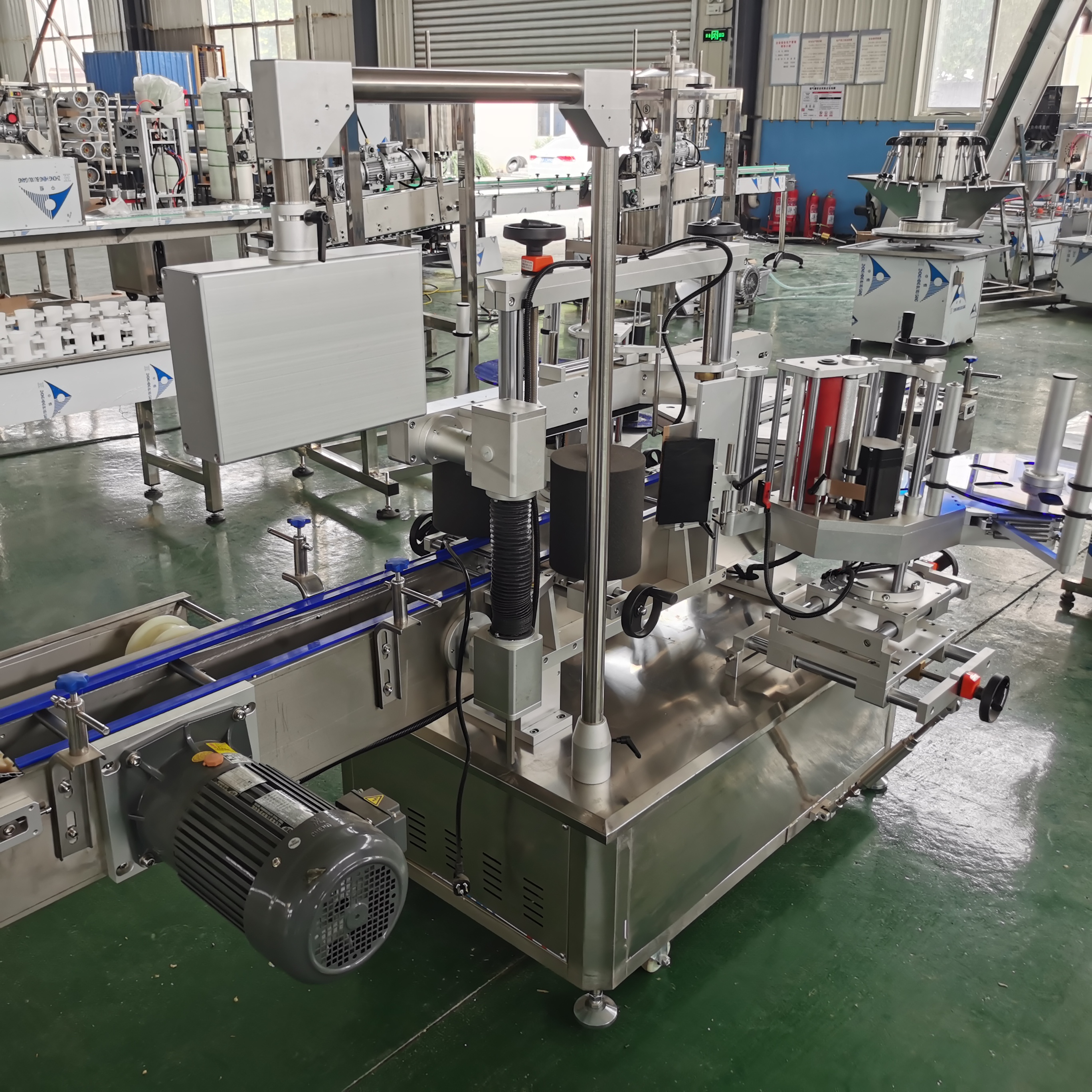 Fully Automatic Flat Round Bottle Labeling Machine for Wine Vodka Beverage Glass Bottles