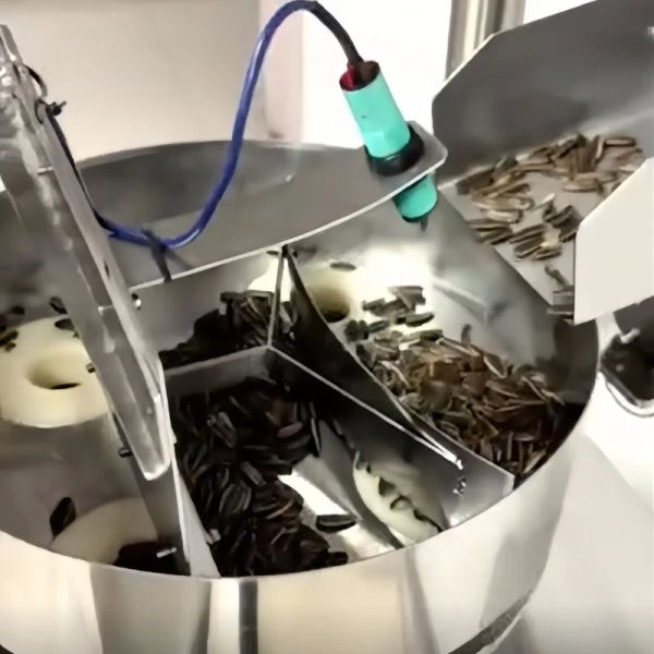 Vacuum Automatic Granule Packing Machine 220V 50Hz Automatic Food Packing Machine