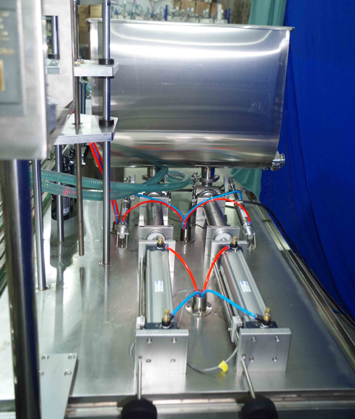 Two Heads Automatic Filling And Capping Machine 1000ml To 5000ml