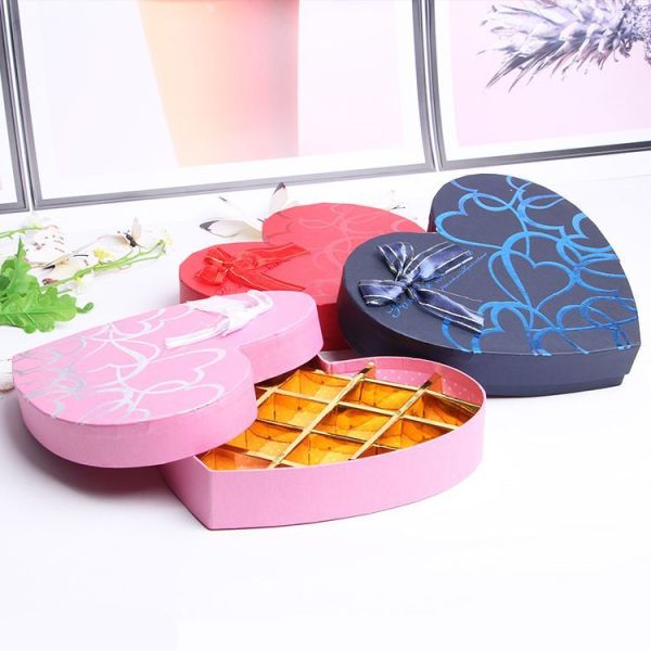 Red Customized Gift Box Heart Shaped Paper Chocolate Packaging Box With Logo Printing