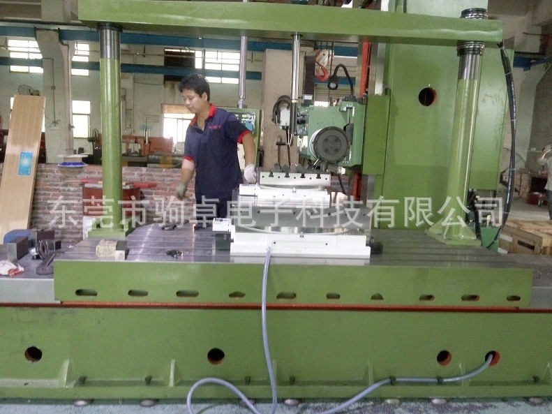 JZ-1000 Rotary Table installation view
