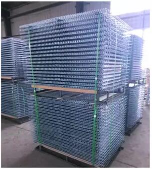 Galvanized Flared Shape Mesh Decking Panels Euro Style for Heavy Racking