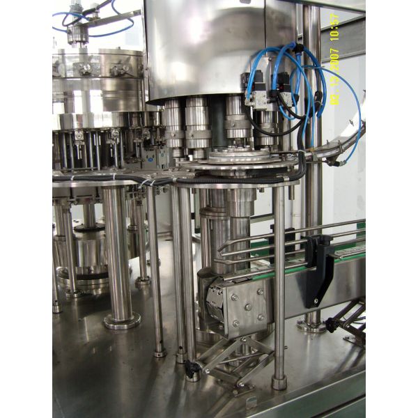 Complete Carbonated Soft Drink Filling Machine / Drink Bottling Machine
