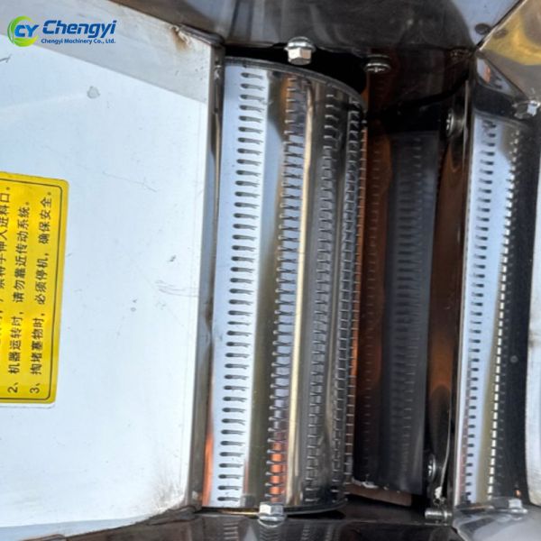 Stainless Steel Cassava Grater Machine in operation